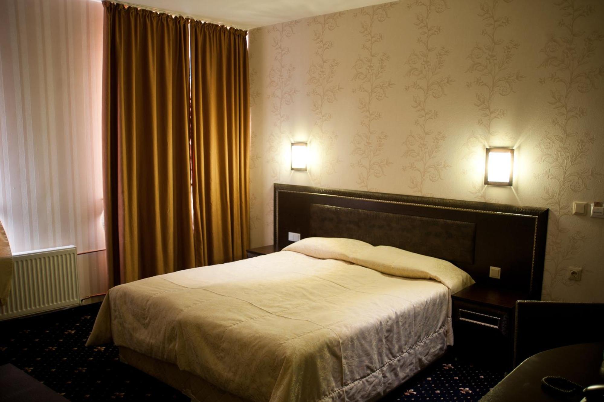 Hotel Victoria Panagyurishte Eksteriør billede